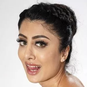 Marina Maya биография, рост, вес, размер сисек, фигура, возраст